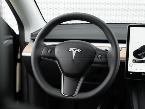 Used 2024 Tesla Model Y Long Range AWD/4WD image 9