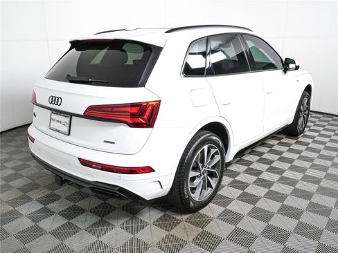 Used 2024 Audi Q5 2.0T Premium w/ Summer of Audi Package AWD/4WD image 3