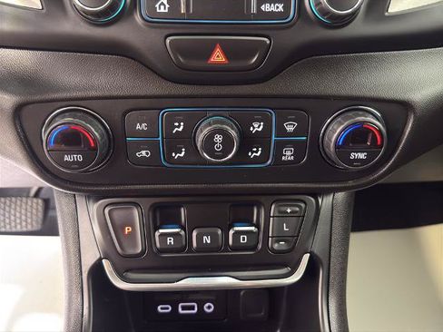 Used 2020 GMC Terrain SLE w/ Driver Convenience Package FWD image 5