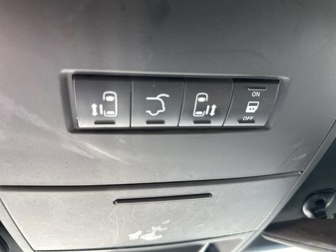 Used 2015 Dodge Grand Caravan SXT w/ Blacktop Package image 17