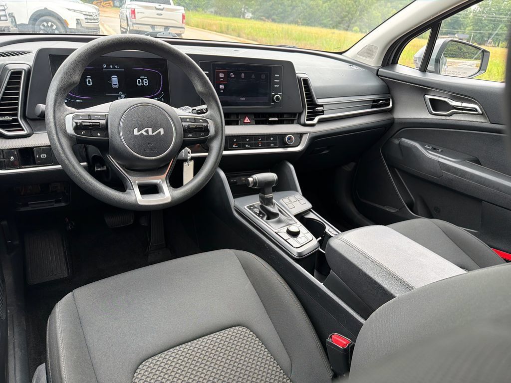 Used 2025 Kia Sportage LX FWD image 22