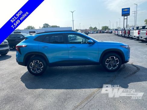 Used 2025 Chevrolet Trax LT FWD image 9