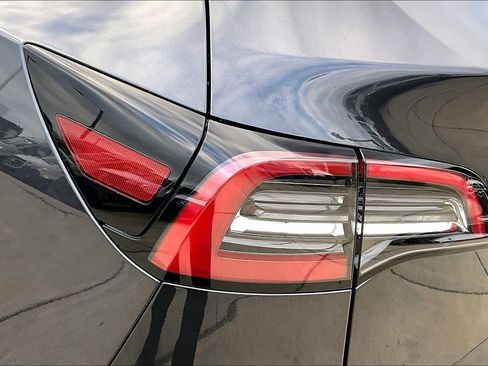 Used 2024 Tesla Model Y Long Range image 28