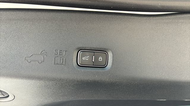 Used 2025 Ford Expedition Platinum w/ Driver's Package AWD/4WD image 34