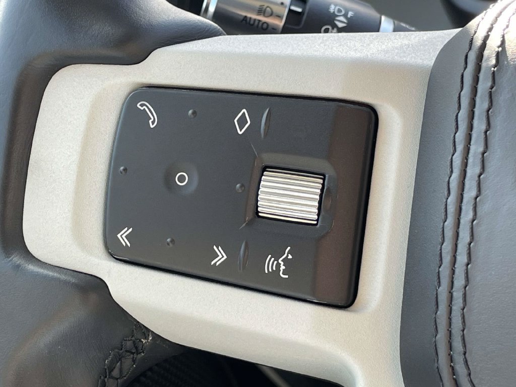 Used 2020 Land Rover Defender 110 HSE AWD/4WD image 27