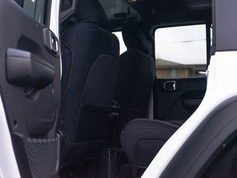 Used 2018 Jeep Wrangler Unlimited Sport S image 11