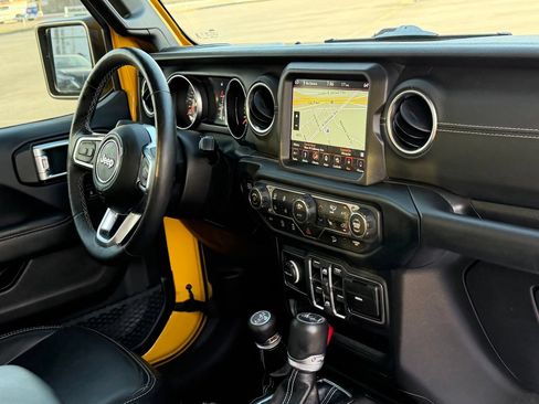 Used 2019 Jeep Wrangler Unlimited Sahara AWD/4WD image 44