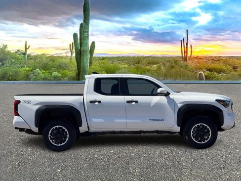 Used 2024 Toyota Tacoma TRD Off-Road image 6
