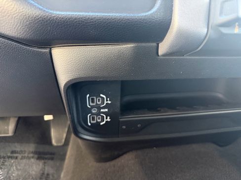 Used 2024 RAM 2500 Big Horn AWD/4WD image 43