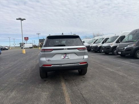 New 2026 Jeep Grand Cherokee Laredo X AWD/4WD image 4