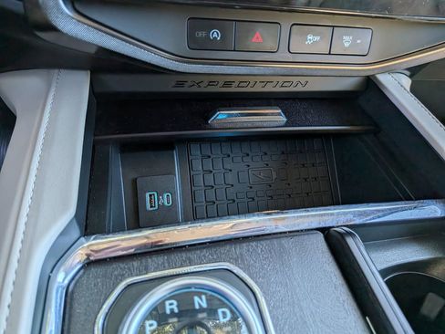 Used 2023 Ford Expedition Platinum image 25