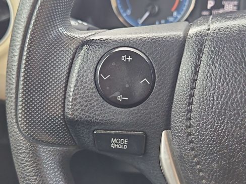 Used 2018 Toyota Corolla LE w/ Carpet Mat Package (TMS) FWD image 16
