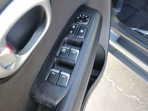 Used 2019 Kia Soul image 14