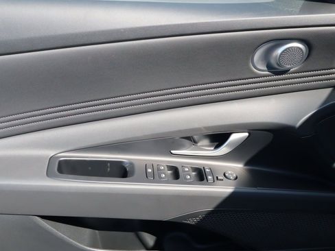 New 2025 Hyundai Elantra Limited image 22