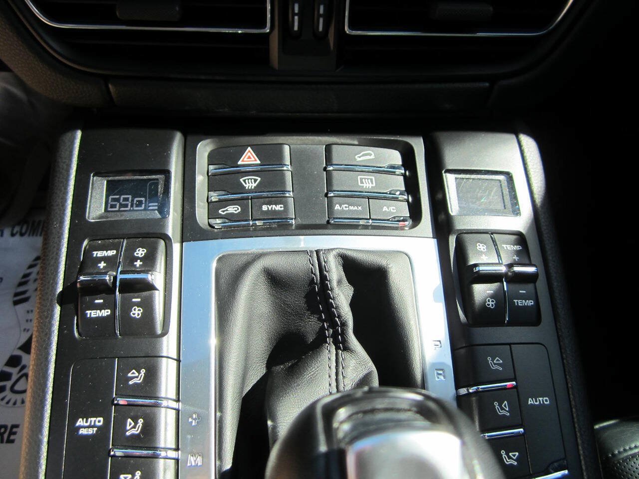 Used 2020 Porsche Macan Turbo AWD/4WD image 32
