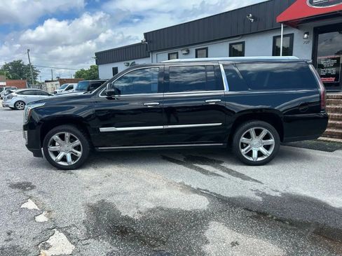Used 2017 Cadillac Escalade ESV Premium Luxury image 10