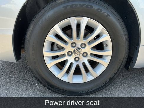 Used 2016 Toyota Sienna XLE w/ XLE Navigation Package FWD image 8