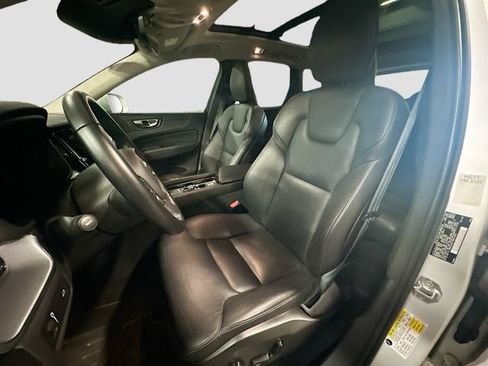 Used 2019 Volvo XC60 T6 Momentum w/ Multimedia Package AWD/4WD image 23