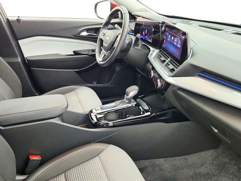 Used 2025 Chevrolet Trax LT w/ LT Convenience Package FWD image 33