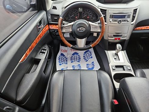 Used 2011 Subaru Outback 2.5i Limited image 11