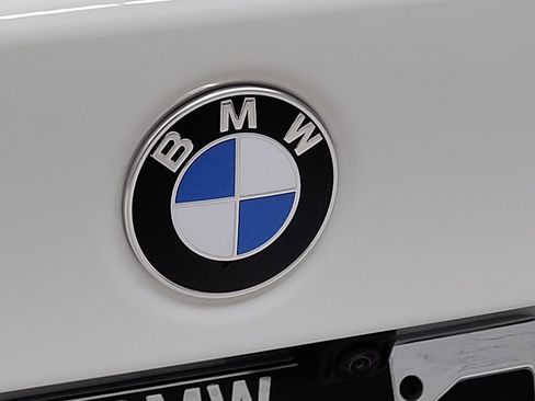 Used 2025 BMW 330i Sedan w/ Premium Package image 9