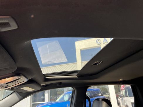 Used 2018 Jeep Grand Cherokee Limited image 12