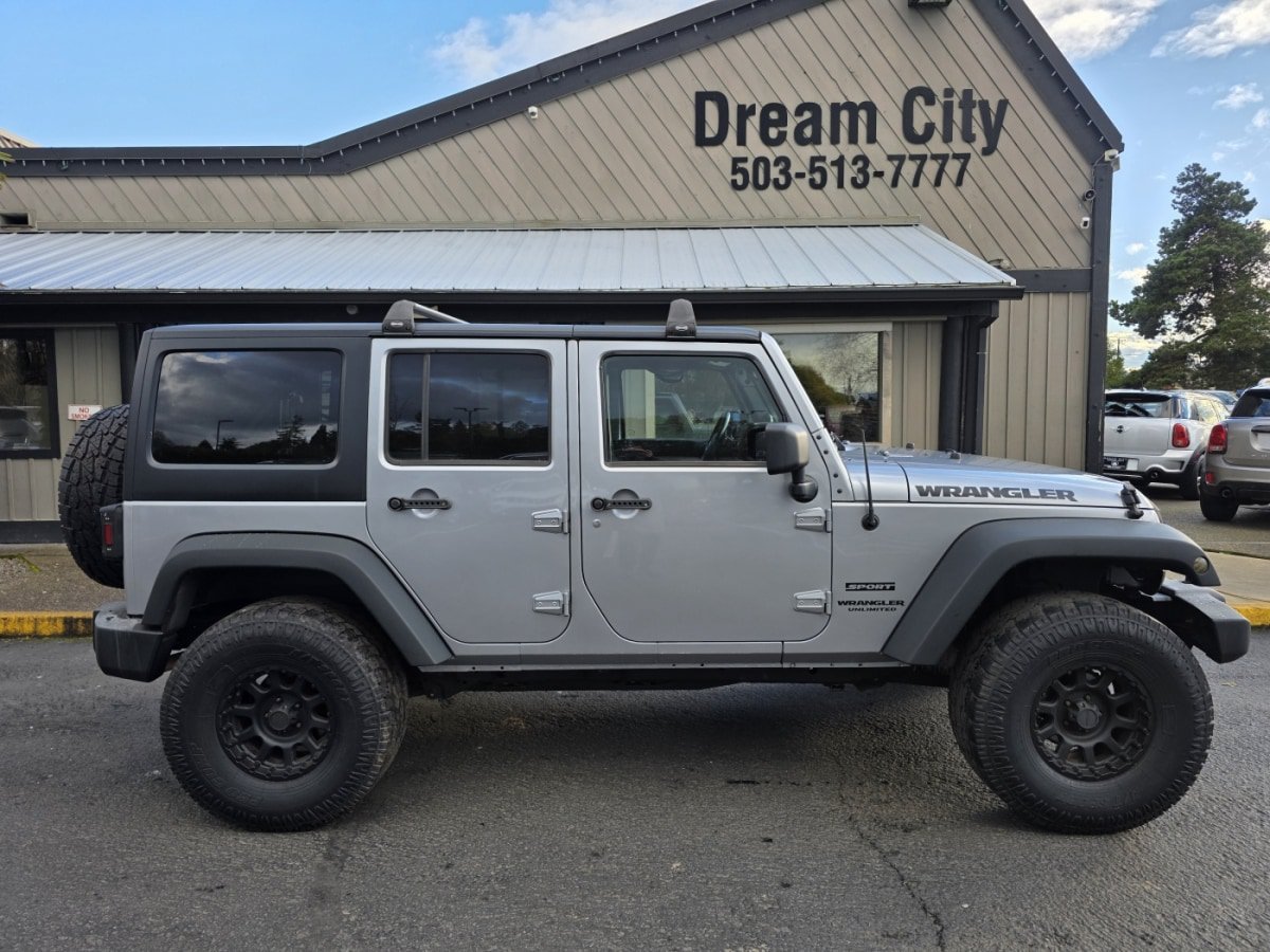 Used 2013 Jeep Wrangler Unlimited Sport AWD/4WD image 2