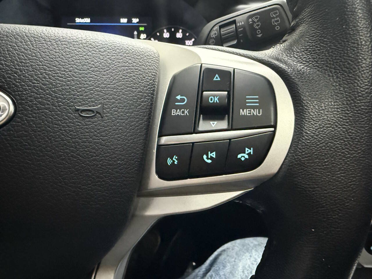 Used 2021 Ford Explorer XLT w/ Equipment Group 202A AWD/4WD image 25