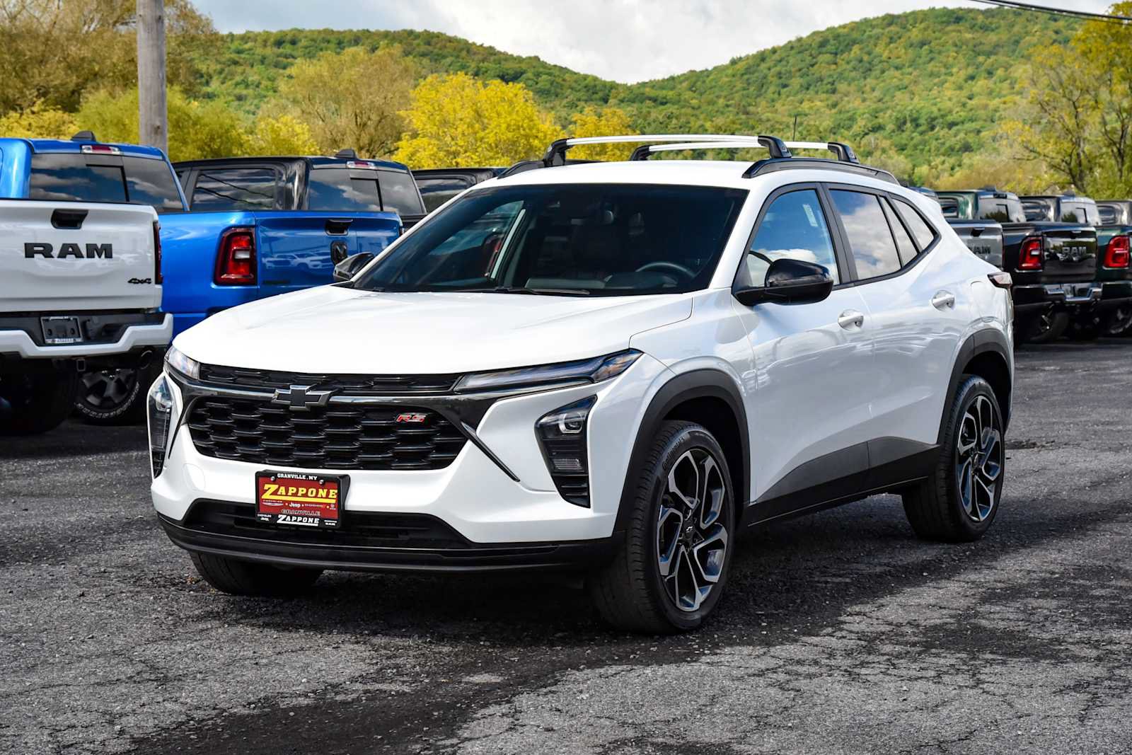 Used 2025 Chevrolet Trax RS FWD image 7