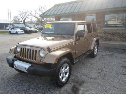 Used 2015 Jeep Wrangler Unlimited Sahara image 4