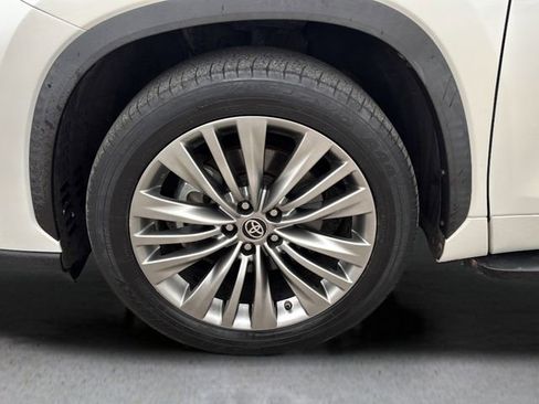 Used 2020 Toyota Highlander Platinum FWD image 27