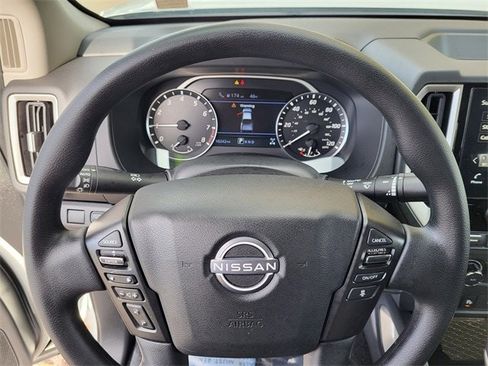 Used 2025 Nissan Frontier SV image 10