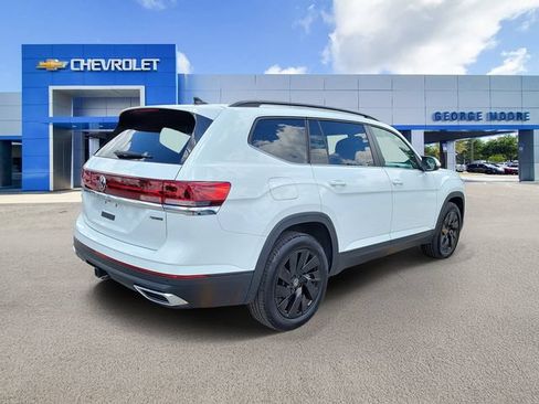 Used 2025 Volkswagen Atlas SE AWD/4WD image 4