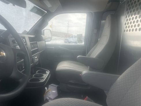 Used 2025 Chevrolet Express 2500 Work Van w/ Communications Package image 16