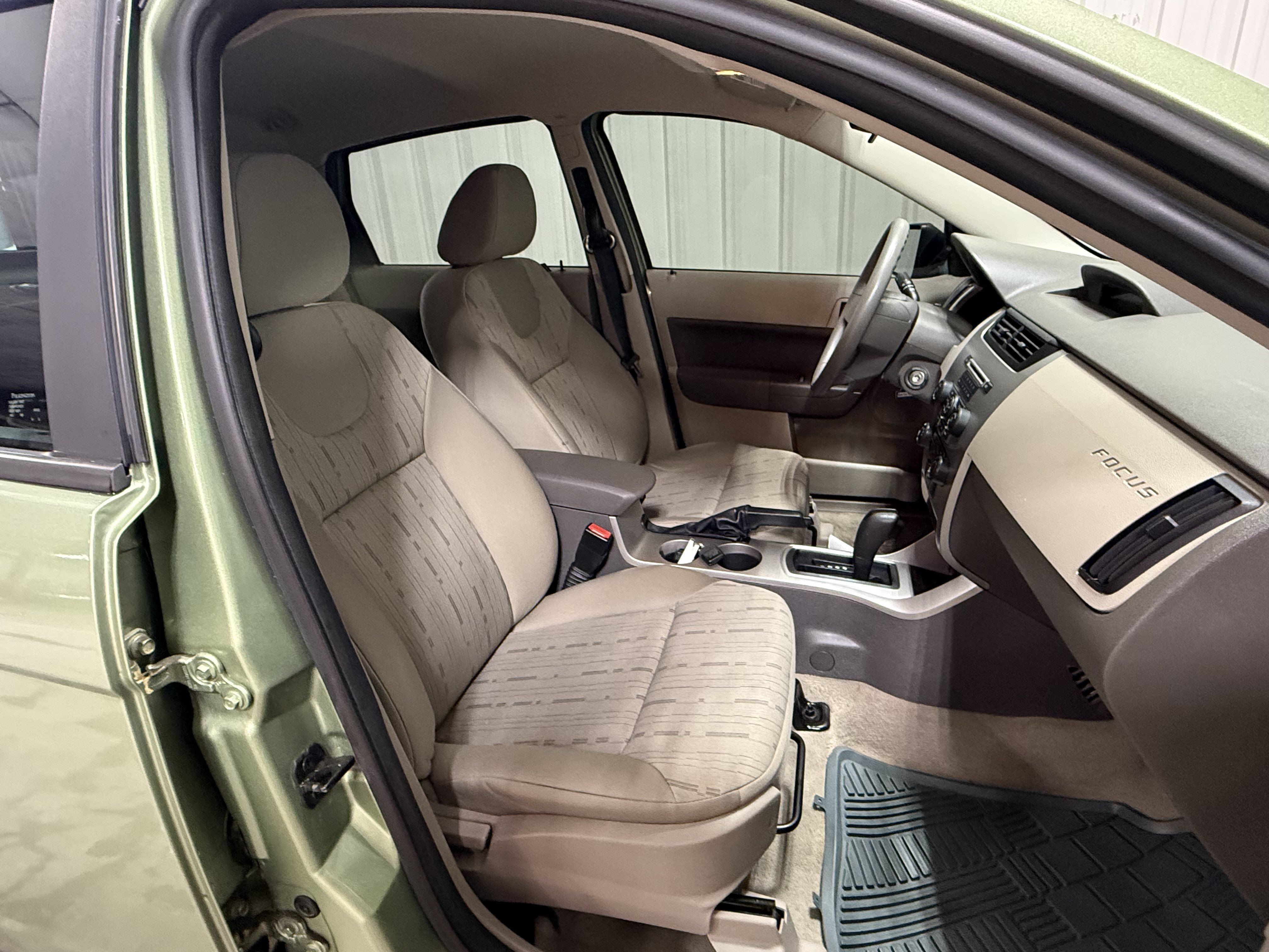 Used 2008 Ford Focus Sedan FWD image 11