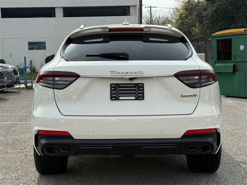Used 2023 Maserati Levante Modena image 8