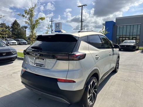 Used 2023 Chevrolet Bolt EUV Premier w/ Sun & Sound Package FWD image 7