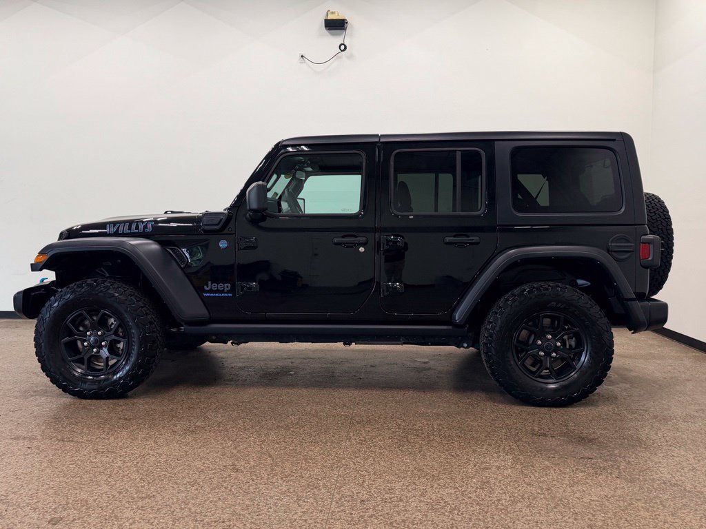 Used 2024 Jeep Wrangler Unlimited AWD/4WD image 2