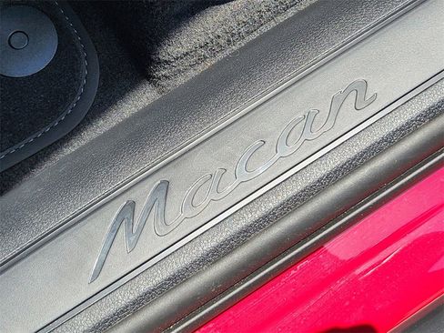 Used 2025 Porsche Macan image 26