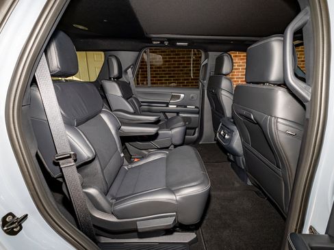 New 2025 Ford Expedition Platinum w/ Stealth Performance Package image 33