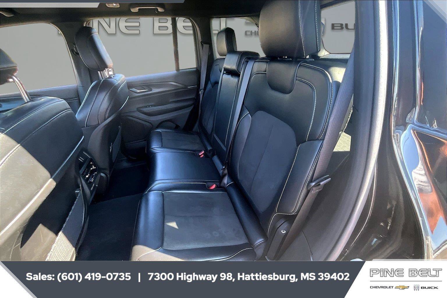 Used 2025 Jeep Grand Cherokee Altitude AWD/4WD image 19