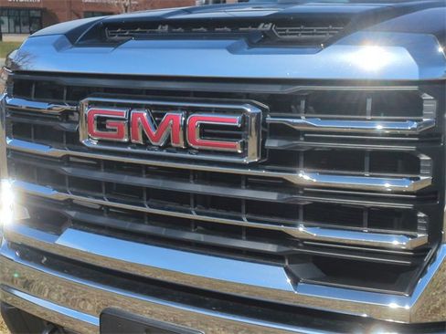 Used 2024 GMC Sierra 2500 SLE w/ SLE Convenience Package image 36