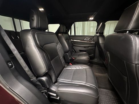 Used 2018 Ford Explorer Platinum AWD/4WD image 18