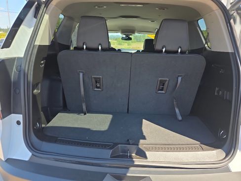 Used 2023 GMC Acadia SLT image 6