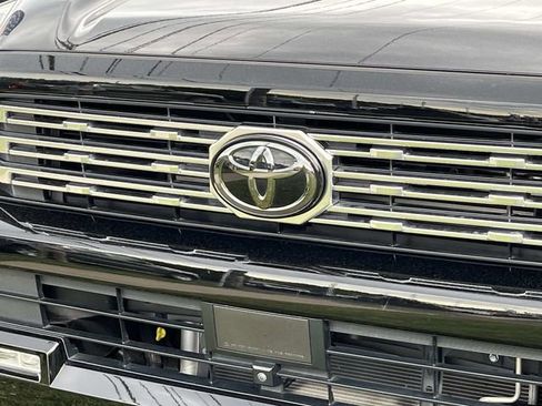 Used 2025 Toyota 4Runner Limited AWD/4WD image 9
