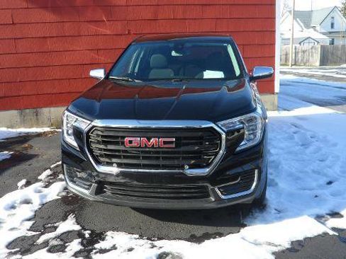 Used 2022 GMC Terrain SLE w/ LPO, Floor Liner Package image 2