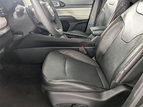 Used 2023 Jeep Compass Limited image 12