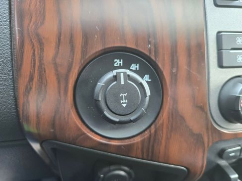 Used 2011 Ford F350 Lariat w/ Chrome Pkg image 19