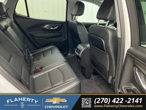 Used 2024 GMC Terrain SLT AWD/4WD image 16