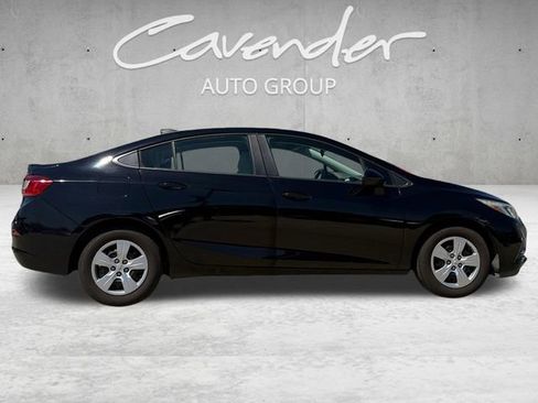 Used 2018 Chevrolet Cruze LS image 17